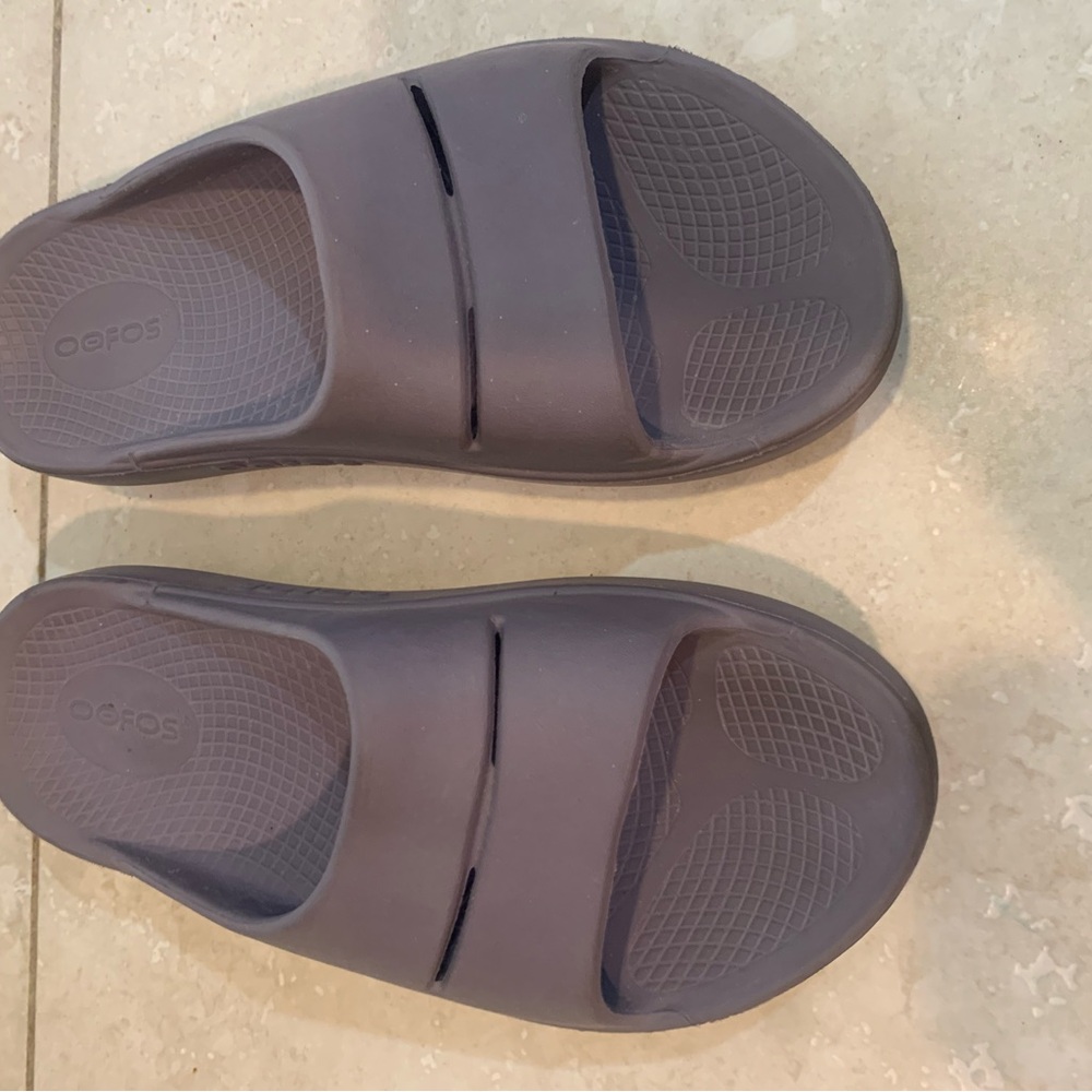 Oofos Gray Slide Sandals-size 6